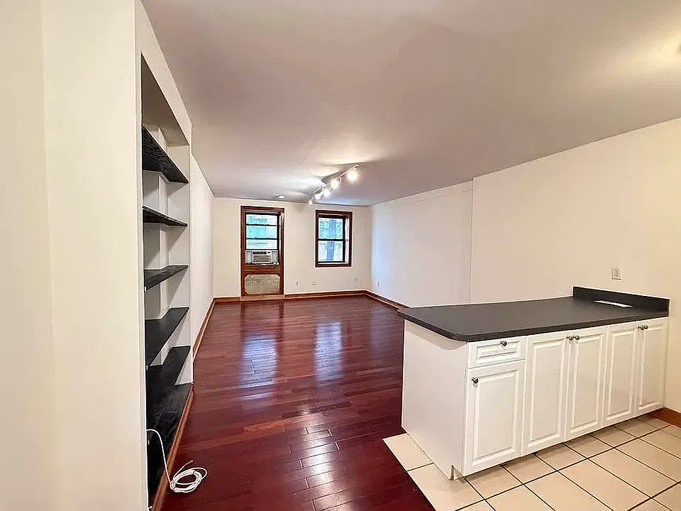 146 E 35th St #2P