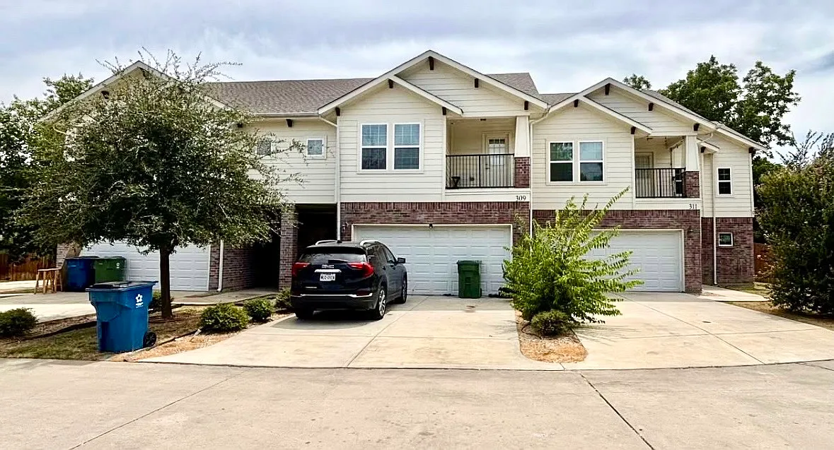 3 bed, 2.5 bath, 1980 sqft, $2,400 — Photo 1