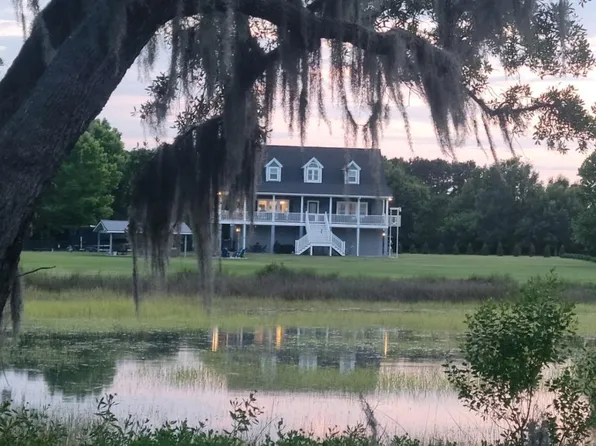 1636 Wharf Ferry Rd, Edisto Island, SC 29438