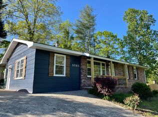 208 E Wynnbrook Dr, Hendersonville, NC 28792