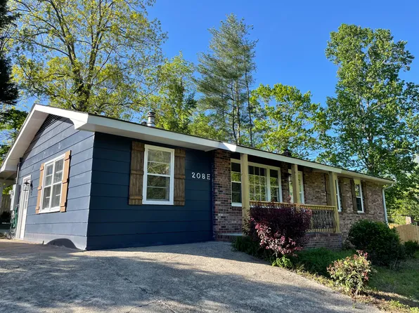 208 E Wynnbrook Dr, Hendersonville, NC 28792