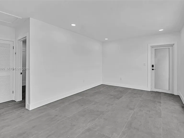 11900 N Bayshore Dr #206 — Photo 2