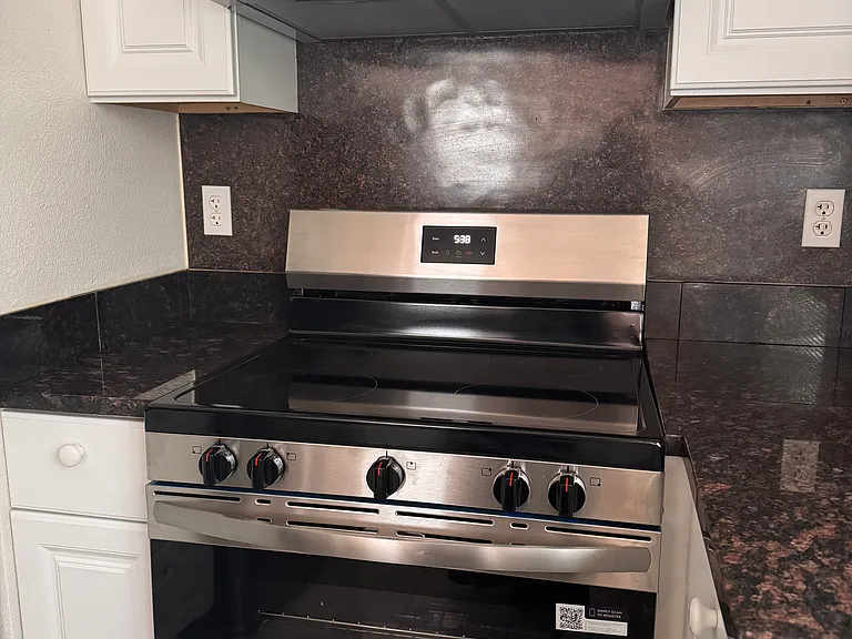1160 Monroe Ave NE #D2 — Photo 3