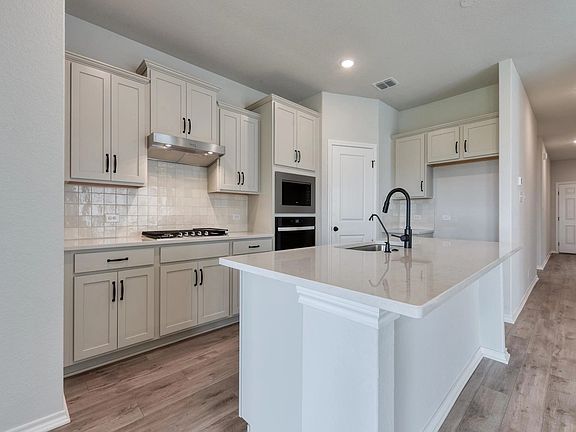 Hennersby Hollow - Hadley Interior Image 4