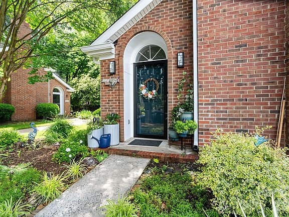 4th image of 9486 Kings Falls Dr