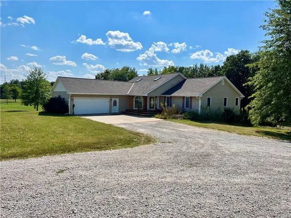 1104 SE Walnut St, Maysville, MO 64469