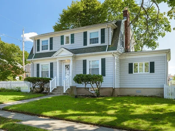 1931 Robeson St, Fall River, MA 02720