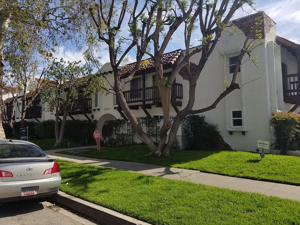 1st image of 10944 Bluffside Dr #206
