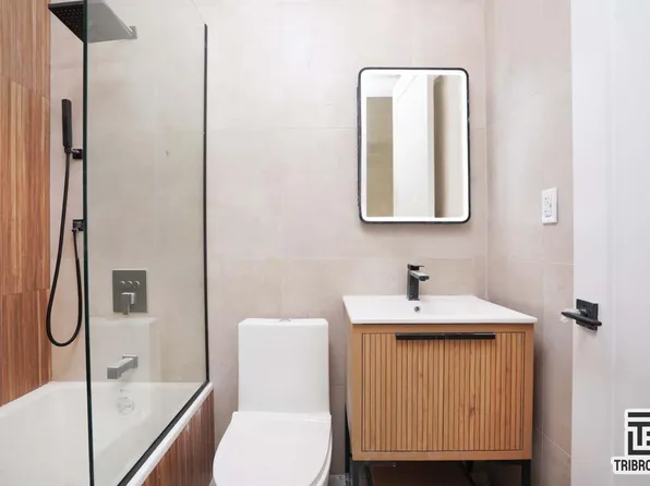 86 Manhattan Avenue image 10 of 11