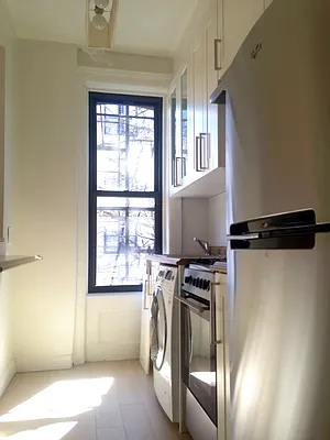 Rented by Skygroup Realty | media 32