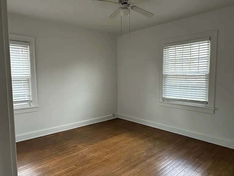 1634 Chesterland Ave — Photo 14