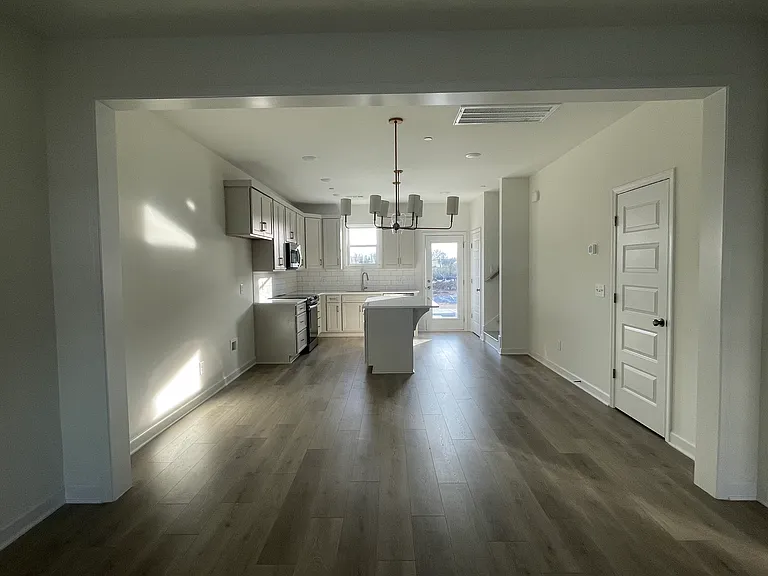 153 Bess Blvd — Photo 8