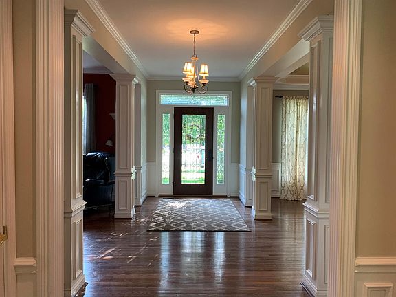 2nd image of 5734 Richmond Park Dr