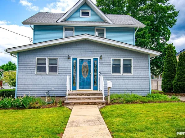 116 W Quackenbush Ave, Dumont, NJ 07628