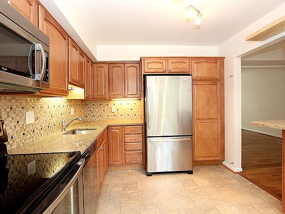 5th image of 12003 Eaglewood Ct