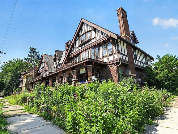4th image of 2341 Parkwood Ave