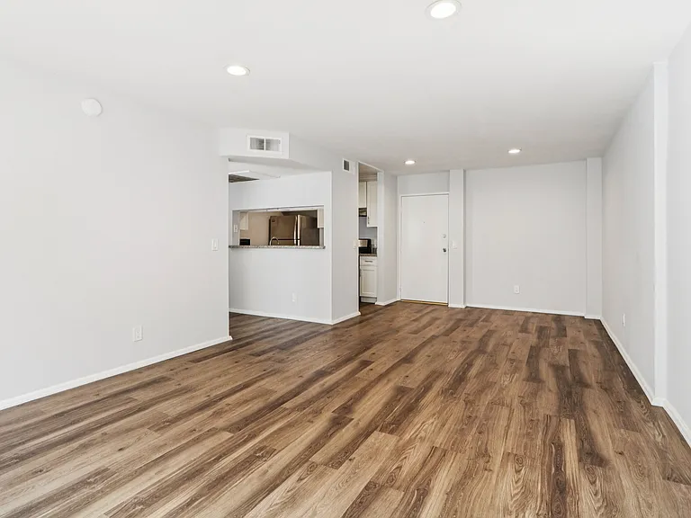 5555 Harold Way — Photo 6