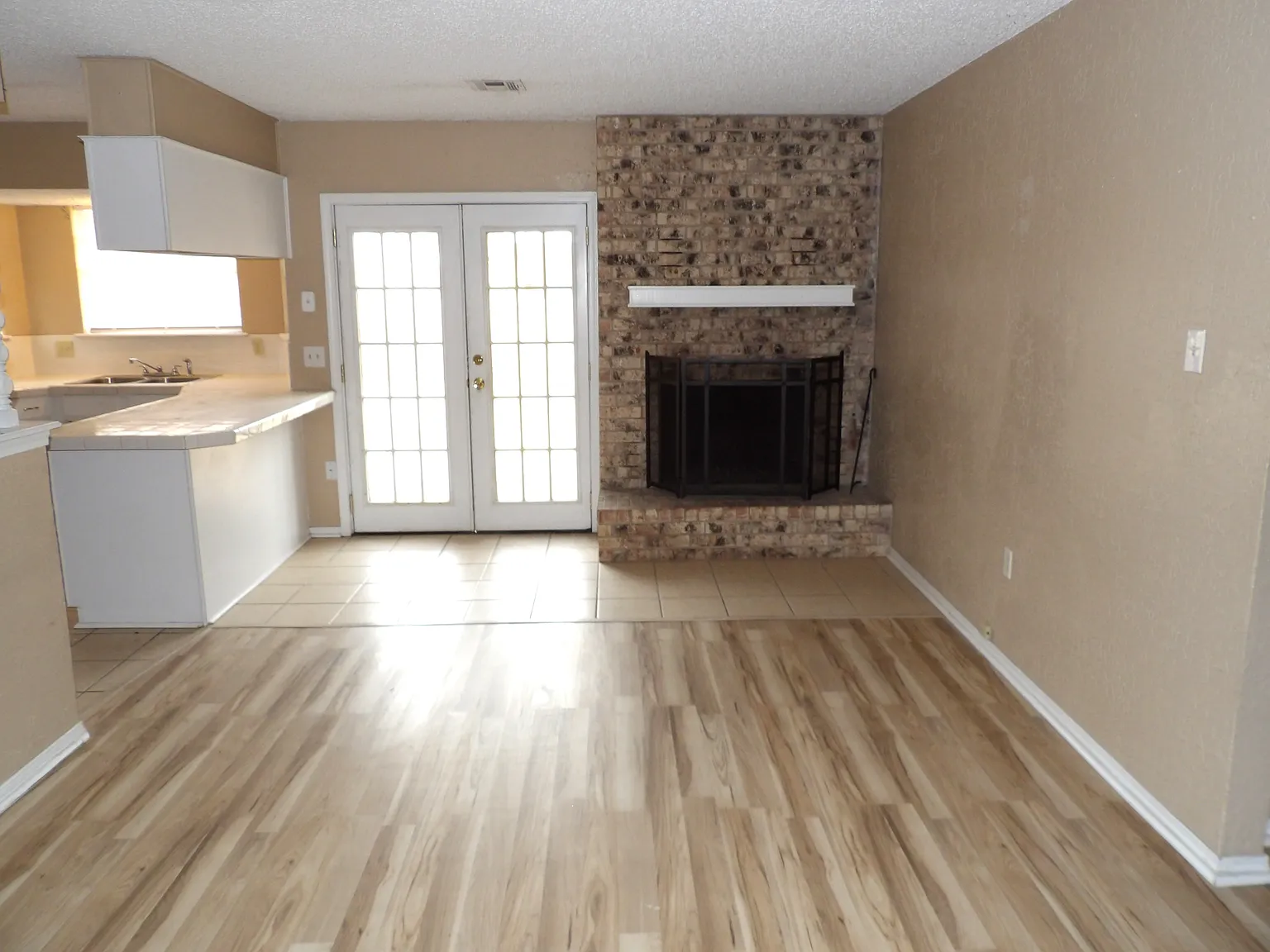 3 bed, 1208 sqft, $1,350 — Photo 2