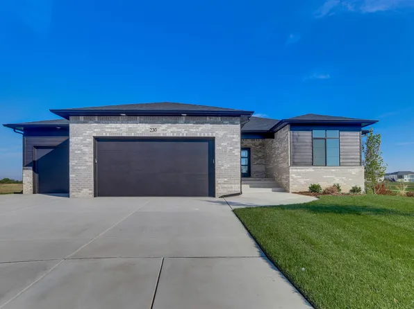 230 S Wellcrest Cir, Goddard, KS 67052