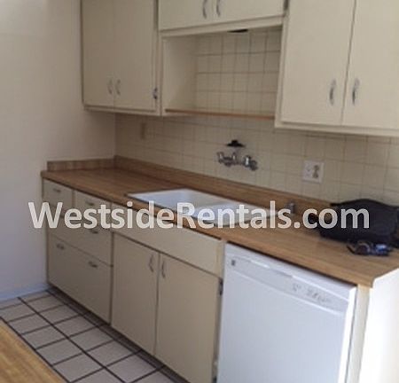5th image of 10829 Kling St APT B1