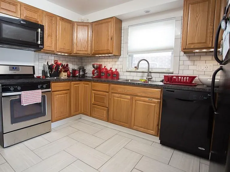 101 Marion Ave #1 — Photo 10