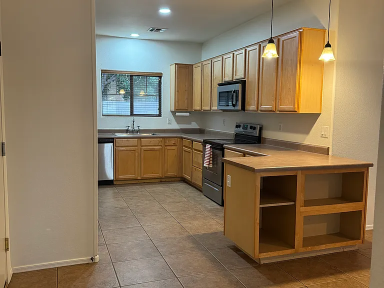 3424 E Vernon St — Photo 6