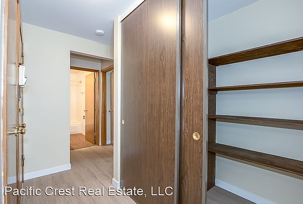 1st image of 11521 Greenwood Ave N APT 4