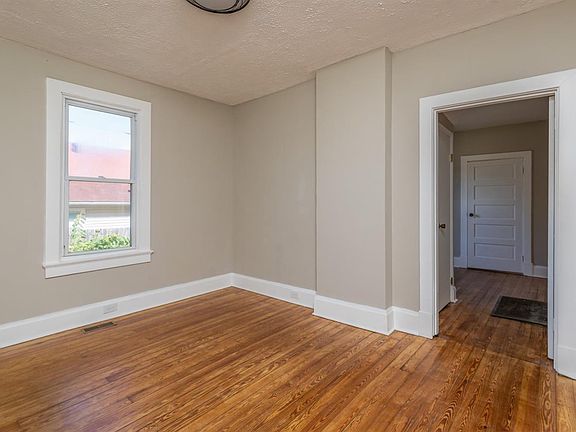 3rd image of 105 Blue Grass Ave