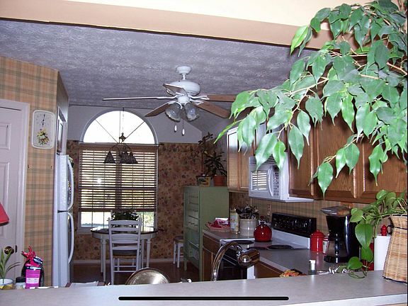 3rd image of 2488 Shady Hills Dr