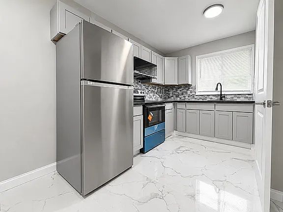 1st image of 559 Sherman Pkwy #13-A