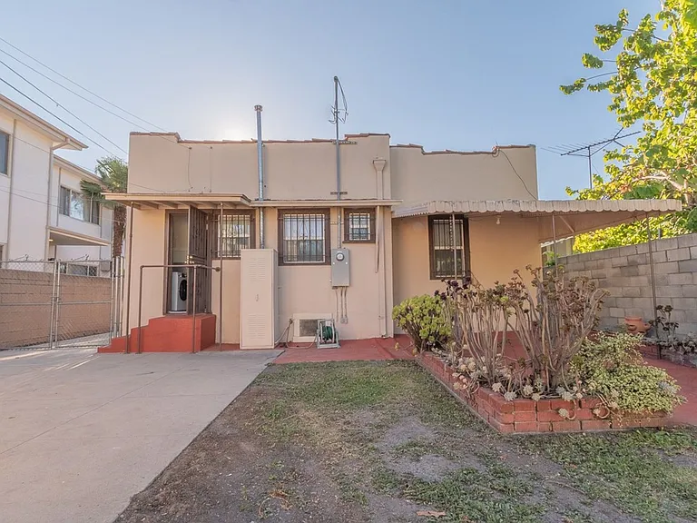 2226 S Redondo Blvd — Photo 22