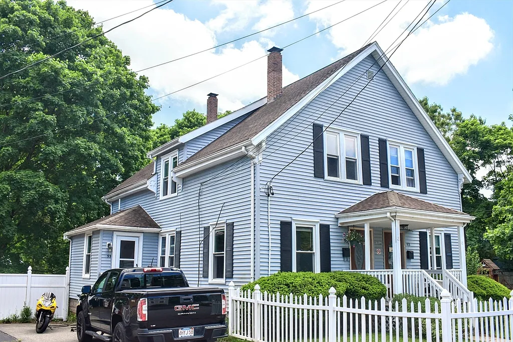 Building Photo - 95 Temple St #1