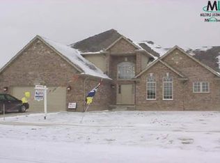 21611 Carlton Place Dr, Update, MI 48044