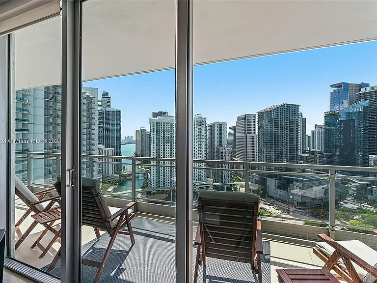 90 SW 3rd St #3501 — Photo 37