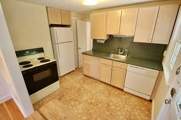 20 Orlando Ave — Photo 13