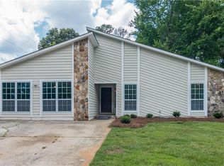 6315 Lake Forest Rd E, Charlotte, NC 28227