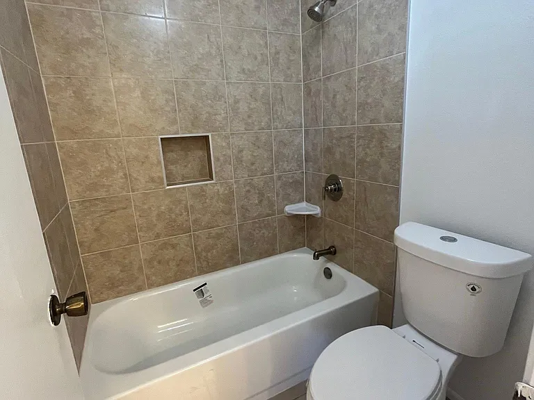 2920 Bradley Ct — Photo 4