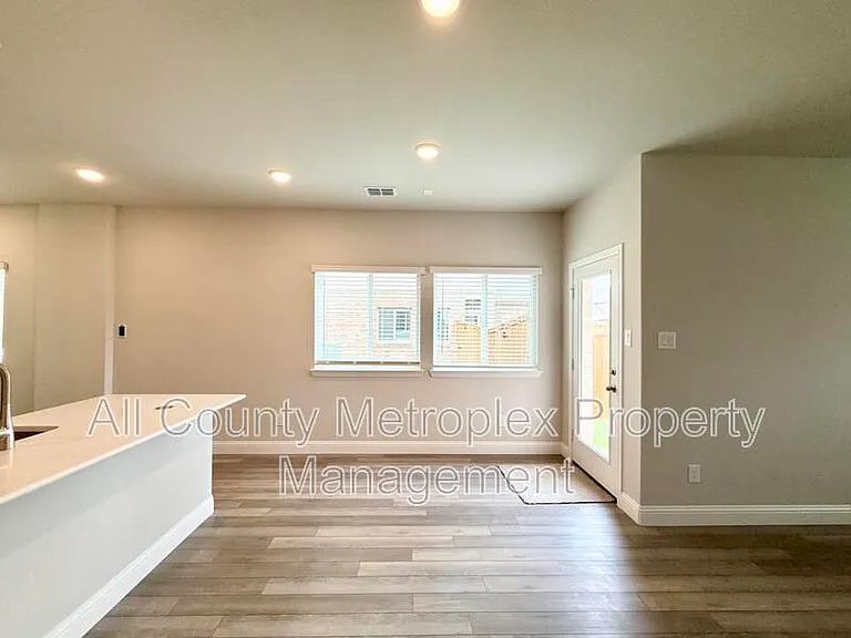 3113 Ethan Ln — Photo 4