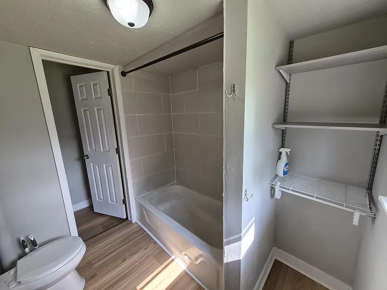 925 N Somerset Ave — Photo 14