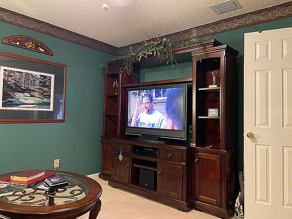  2ND BEDROOM/DEN 