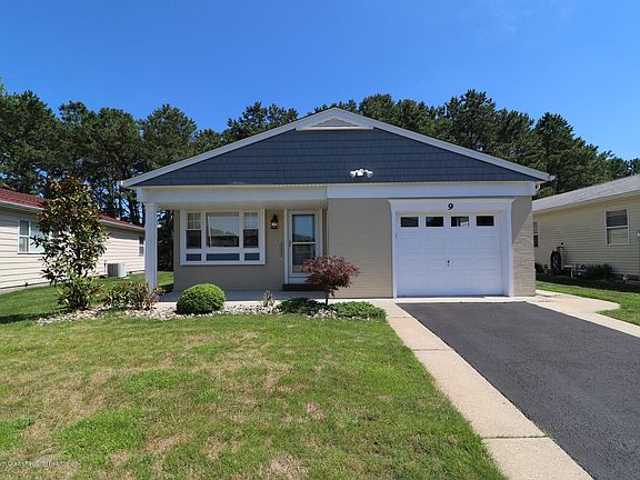 2nd image of 9 Chesterfield Ct