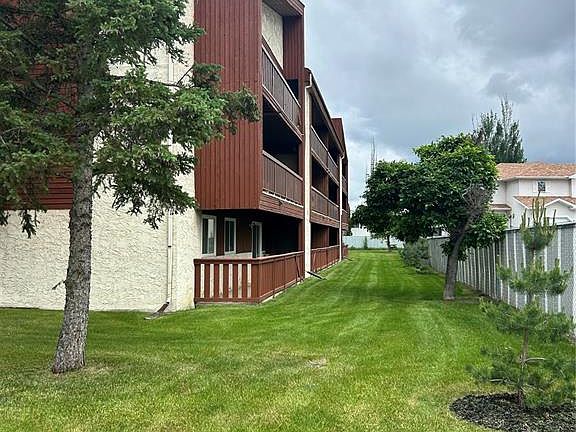 3rd image of UNIT 417-1580 Olive Diefenbaker DRIVE