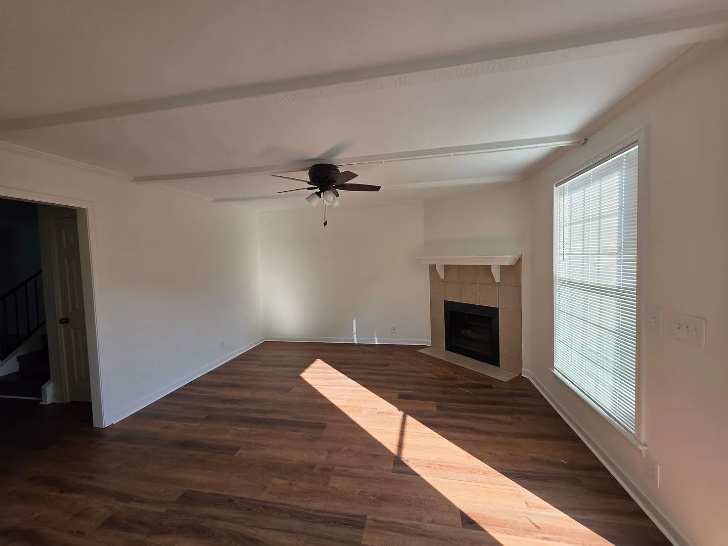 Beautiful Bellevue Townhome | 4 Bedrooms, 2 Living Areas, Pool, Tennis Clubhouse — Photo 2