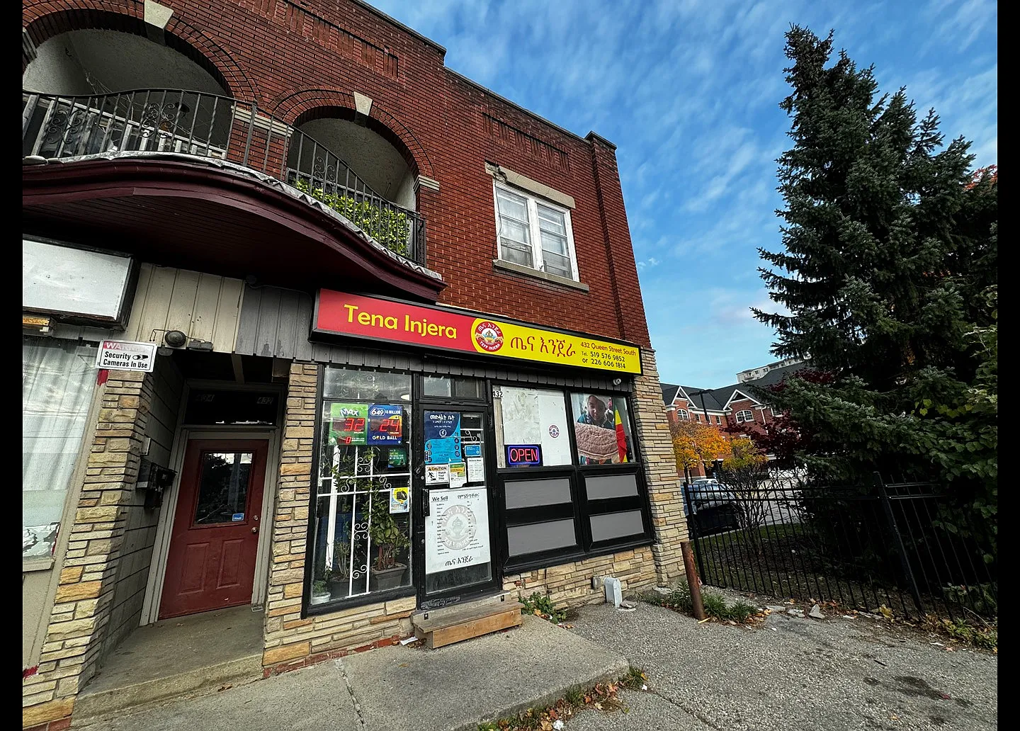 432 Queen Street South Kitchener — Photo 1