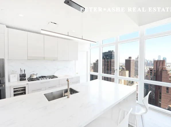 305 East 51st Street image 6 of 25