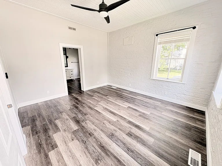 507 E Church St — Photo 9