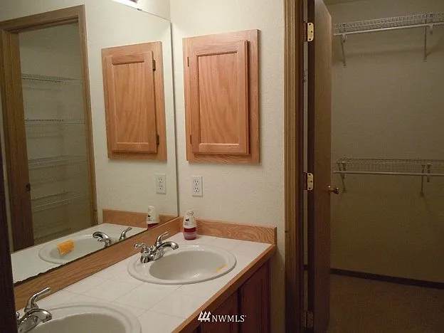 18325 SE 261st Ct — Photo 22