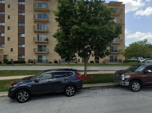 18400 Cherry Creek Dr APT 112, Homewood, IL 60430