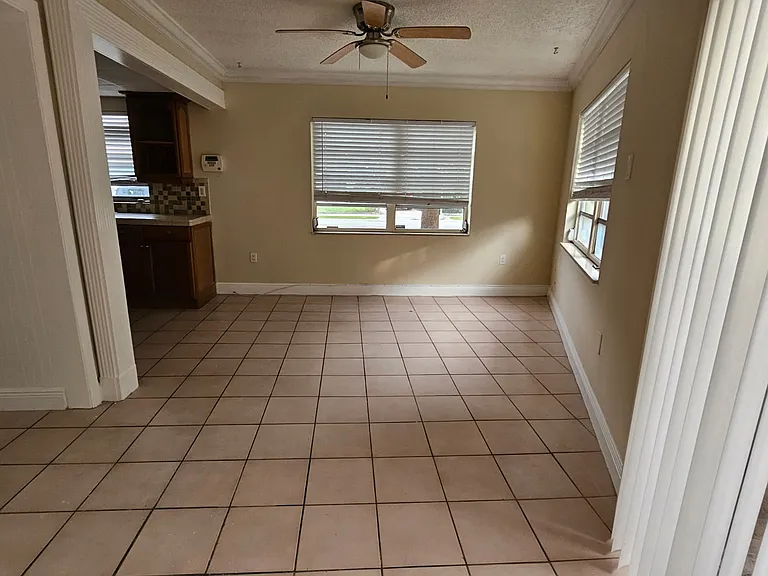 1232 SW 30th Ct — Photo 2