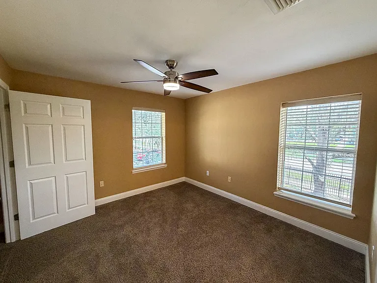 2915 SW 35th Pl #101 — Photo 14